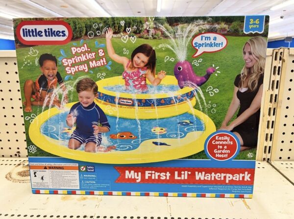 Little Tikes My First Lil Water Park, Round Splash Pool with Whale Sprinkler