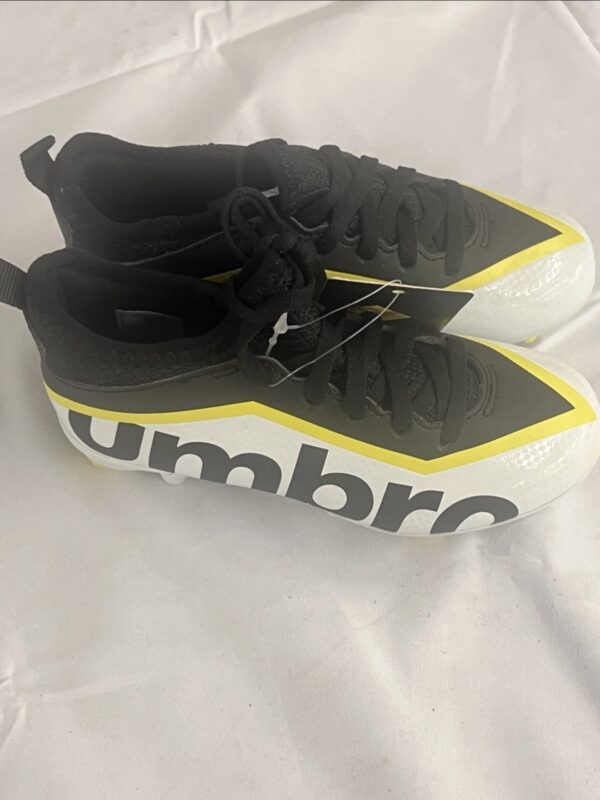 Umbro Pivot Soccer Cleats Youth Unisex Size 3y